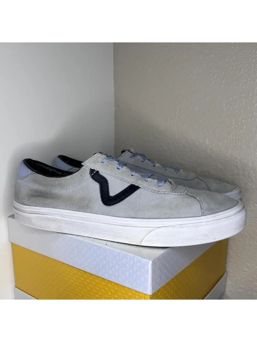 Vans Suede Low Top Sneakers Gray Black Size 9